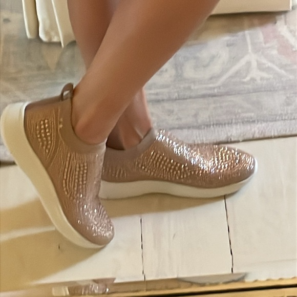 Lauren Lorraine Women's Pink/rose gold/ nude Slip-On sparkle Sneakers - Picture 8 of 10